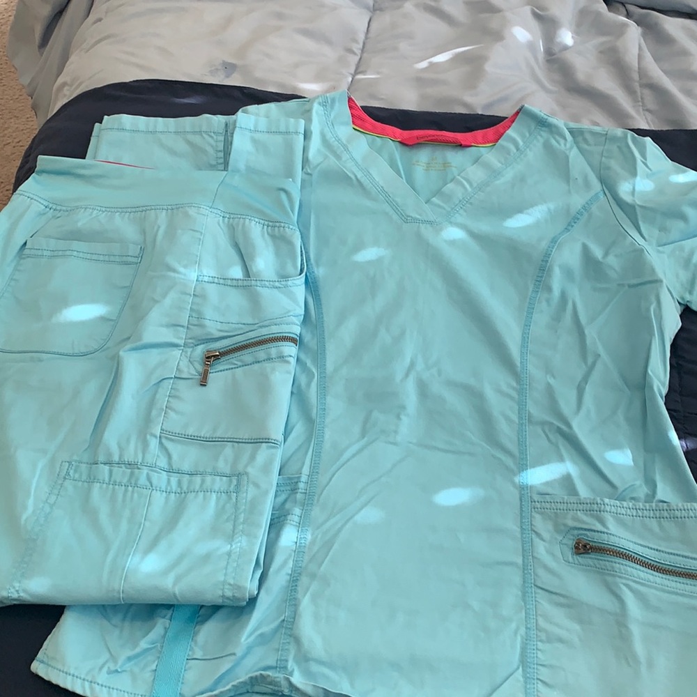 Beyond scrubs size M